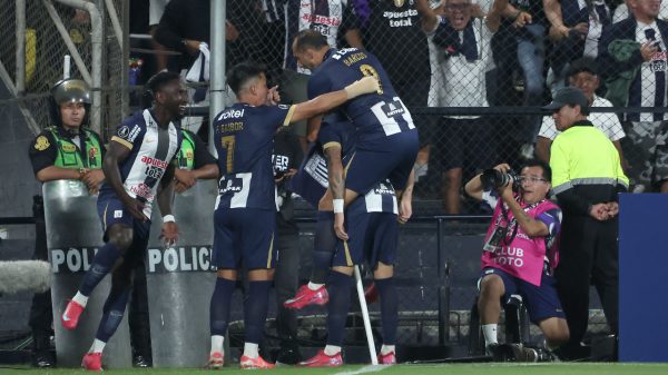 Comemorao do gol do Alianza Lima diante do Boca Juniors (foto: ALDAIR MEJIA / AFP)