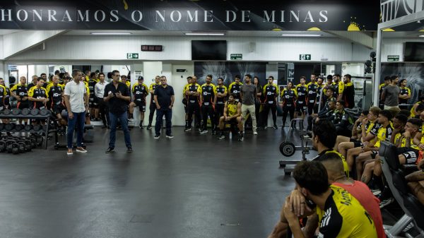 Jogadores e diretores do Atltico na Cidade do Galo (foto: Pedro Souza / Atltico)