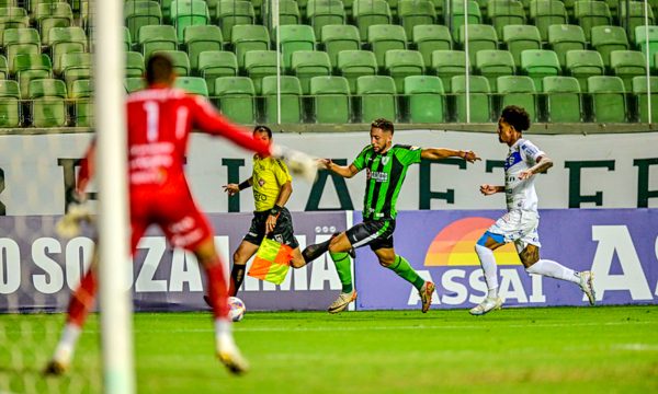 Amrica e Aymors em jogo do Mineiro (foto: Mouro Panda/Amrica)