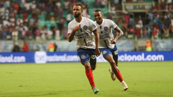 Caio Alexandre comemorando pelo Bahia (foto: Letcia Martins)