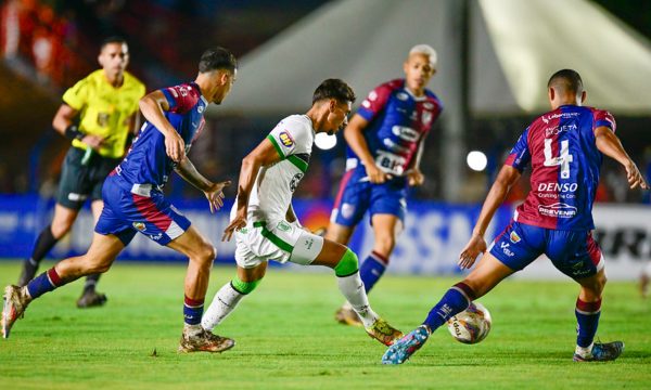 Amrica e Betim pelo Campeonato Mineiro (foto: Mouro Panda/Amrica)