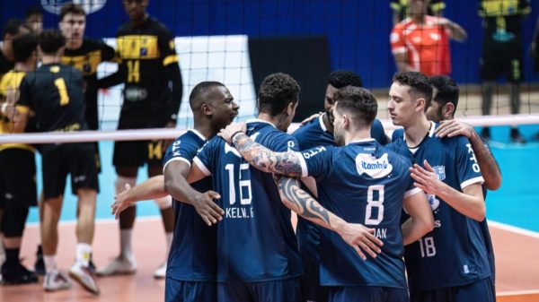 Minas e Praia Clube se enfrentando pelo Mineiro Masculino de Vlei (foto: Hedgard Moraes / Minas Tnis Clube)