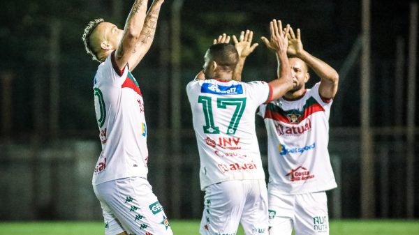 Portuguesa-RJ em campo (foto: Reproduo Twitter da Portuguesa-RJ)