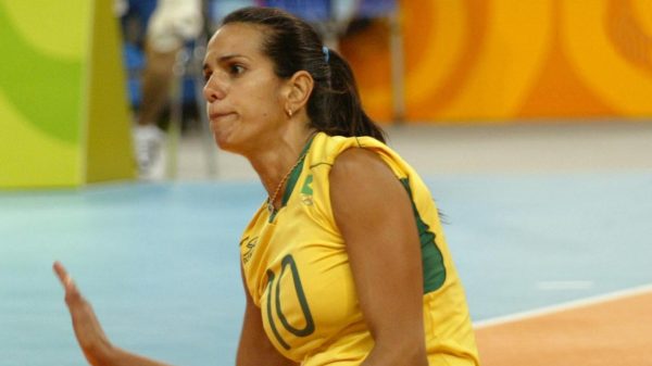 Virna, camisa 10 da Seleo Brasileira Feminina de Vlei na dcada de 1990 (foto: EVANDRO TEIXEIRA/COB)