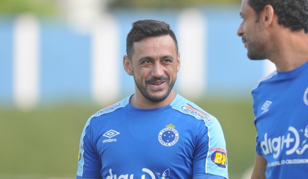 Robinho, em treino na Toca da Raposa, em 2019 (foto: Alexandre Guzanshe/EM/D.A Press)