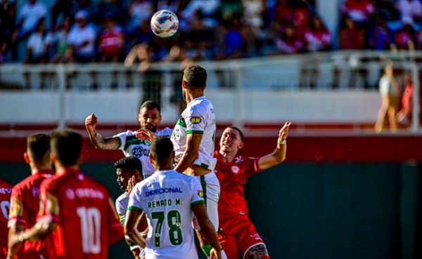 Amrica em jogo contra o Tombense (foto: Mouro Panda/Amrica)