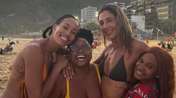 Milka, jogadora do Praia; Josy Moreira, designer e amiga de Gattaz; Carol Gattaz, jogadora do Praia; Rebeca Andrade, ginasta (foto: Reproduo Instagram)