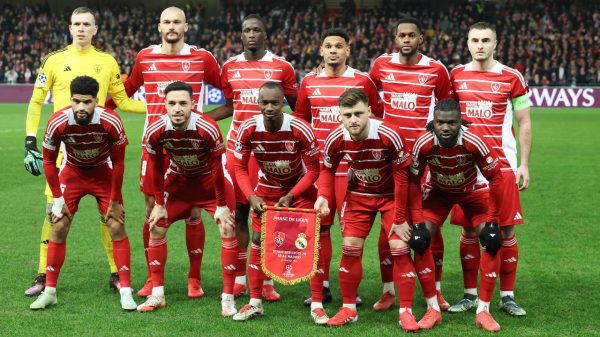 Time do Brest perfilado antes de jogo da Champions League 2024/25 (foto: FRED TANNEAU / AFP)