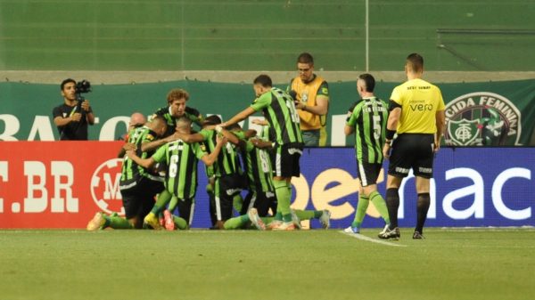 Comemorao do gol do Amrica sobre o Cruzeiro no Independncia, pelo Mineiro 2025 (foto: Alexandre Guzanshe/EM/D.A Press)