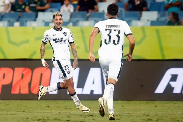 Kau comemorando gol (foto: Vitor Silva / Botafogo )