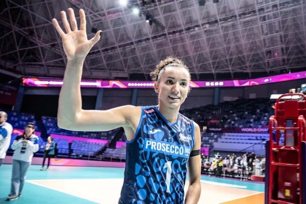 Gabi Guimares em quadra pelo Conegliano (foto: FIVB/Divulgao)