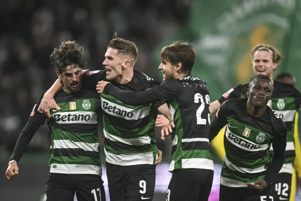 Sporting segue na liderana do Portugus (foto: PATRICIA DE MELO MOREIRA / AFP)