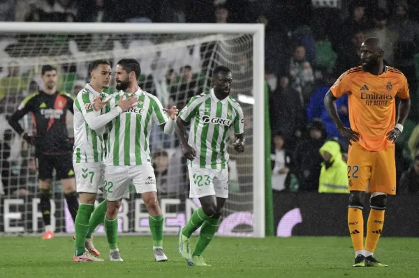 Betis ganhou de virada do Real Madrid (foto: CRISTINA QUICLER / AFP)