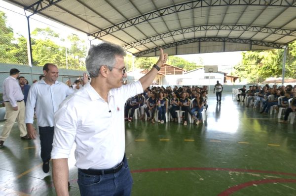 Governador Romeu Zema vistoria alimentação escolar na rede de ensino