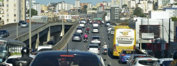 Governo de Minas facilita defesa de motoristas com novos serviços digitais