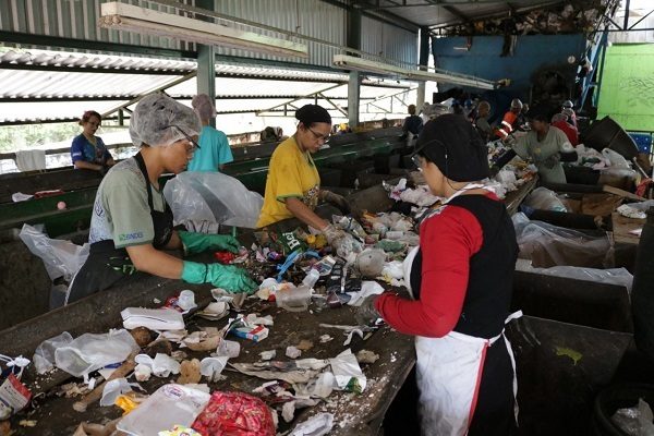 Governo de Minas realiza novo repasse do Bolsa Reciclagem a organizações de catadores de materiais recicláveis