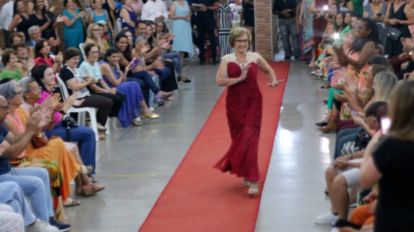 HUMANIZAR: Baile e desfile evidenciou o charme e a elegância da pessoa idosa