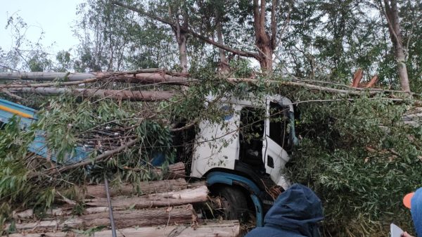 Acidente com caminhão na BR-381