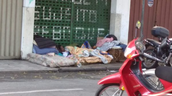 PRAÇA CARATINGA está se tornando uma Cracolândia. Moradores pedem socorro aos vereadores de Ipatinga