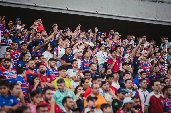 Torcida do Fortaleza no Castelo (foto: Mateus Lotif)