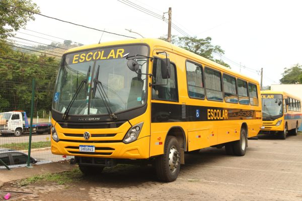 Prefeitura de Timóteo adquire cinco novos ônibus escolares