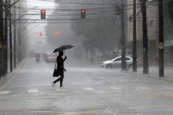 INMET divulga alerta de tempestade para 114 cidades do Leste de Minas