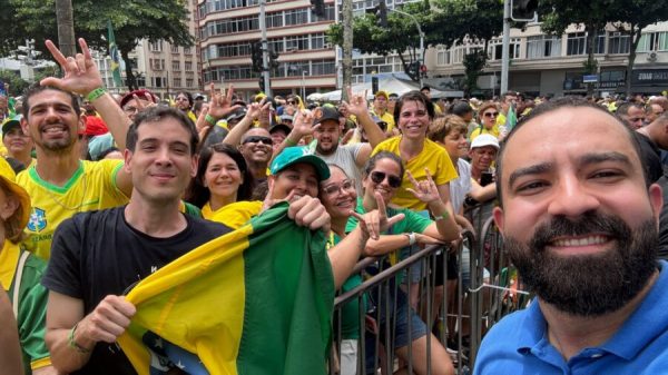 Tentativa de golpe do 8 de janeiro: Deputado Lincoln Drumond participa de ato em defesa da anistia dos presos. Professor da UFF opina