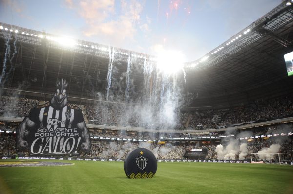 Torcedores do Atltico na Arena MRV, em jogo contra o Fluminense (foto: Alexandre Guzanshe/EM/D.A. Press)