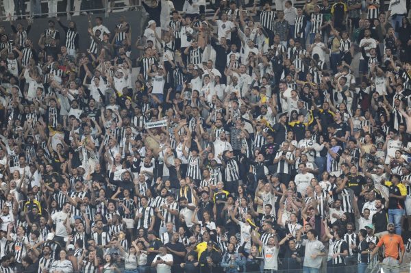 Torcedores do Atltico durante duelo contra o Maring pela Copa do Brasil (foto: Alexandre Guzanshe/EM/D.A. Press)