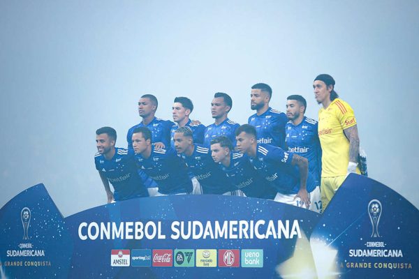 Elenco do Cruzeiro na Sul-Americana (foto: Gustavo Aleixo/Cruzeiro)