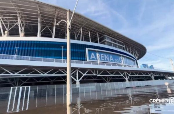 Arena do Grmio inundada aps chuvas intensas em Porto Alegre (foto: Reproduo/Grmio TV)