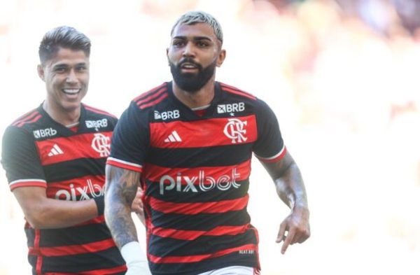 Gabriel Barbosa em jogo pelo Flamengo (foto: Divulgao/Flamengo)