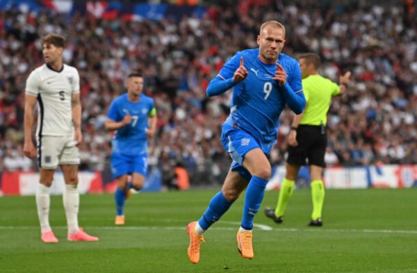 Thorsteinsson comemorando (foto: Glyn Kirk/AFP via Getty Images)