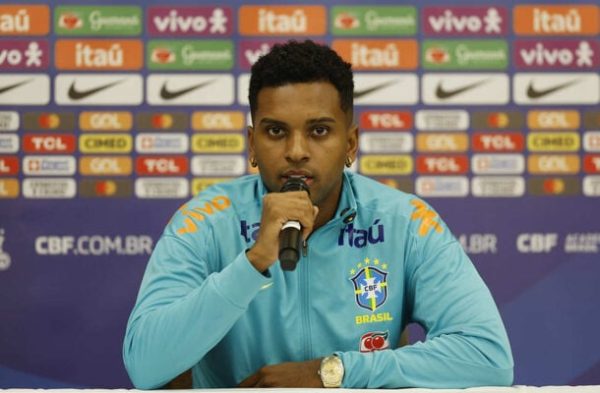 Rodrygo deu entrevista coletiva neste sbado (foto: Rafael Ribeiro/CBF)