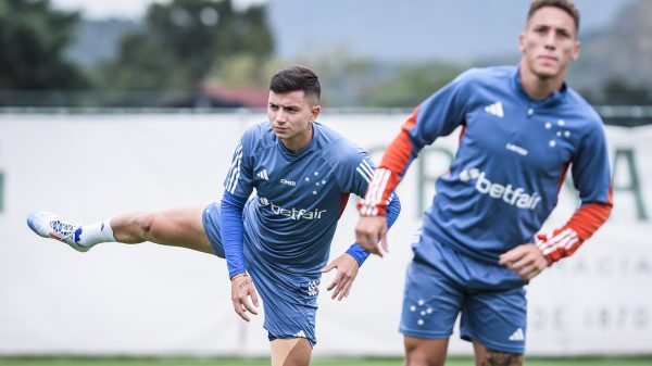 Jogador do Cruzeiro volta a treinar após ser desfalque repentino contra o Flamengo