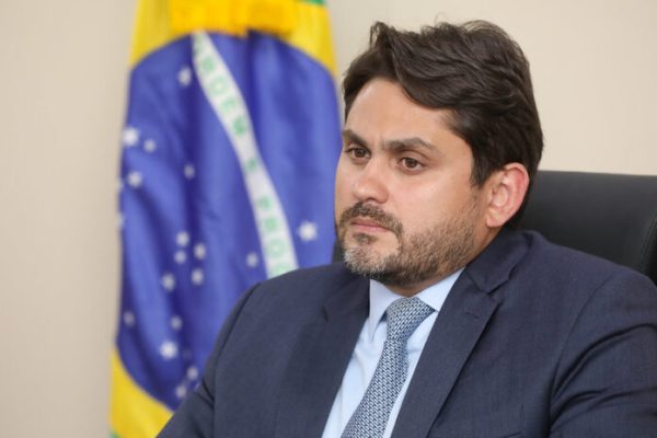 PF faz operação que mira Juscelino Filho; irmã do ministro de Lula sofre buscas