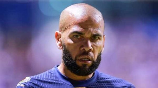 Daniel Alves em partida pelo Pumas