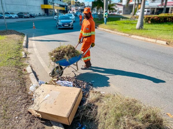 Prefeitura de Ipatinga realiza ação intensiva de limpeza ao longo das avenidas