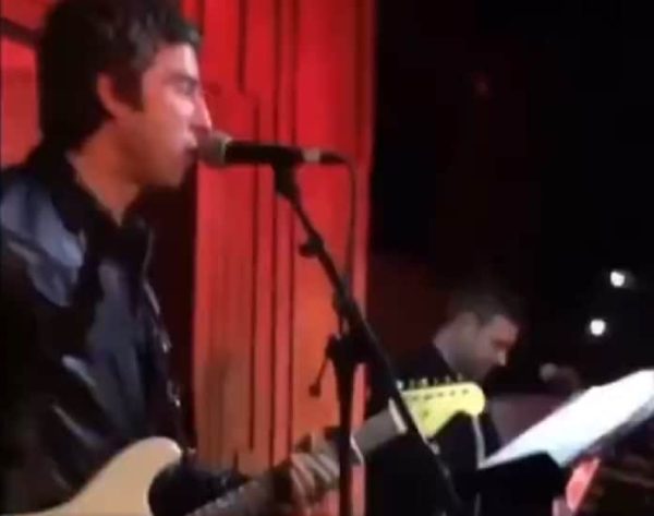 Noel Gallagher toca Gorillaz com Damon Albarn