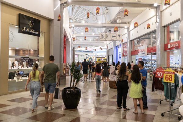 Liquida Tudo: Shopping Vale do Aço terá até 70% de desconto