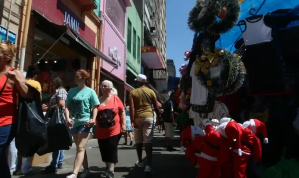 Mais de 40% dos consumidores pretendem ir às compras para o Natal