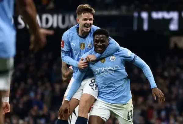 Manchester City massacra time da 4ª divisão inglesa em goleada por 8 a 0