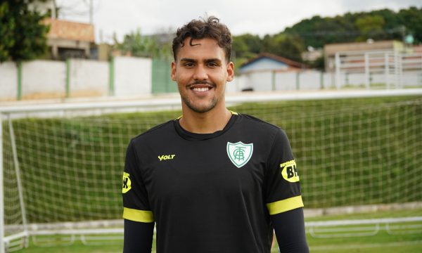 Matheus Mendes fala como goleiro do América e reforça metas para a temporada