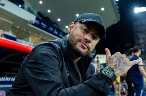 Neymar se rende ao talento de jogador de 17 anos: ‘Vai ser um gênio’