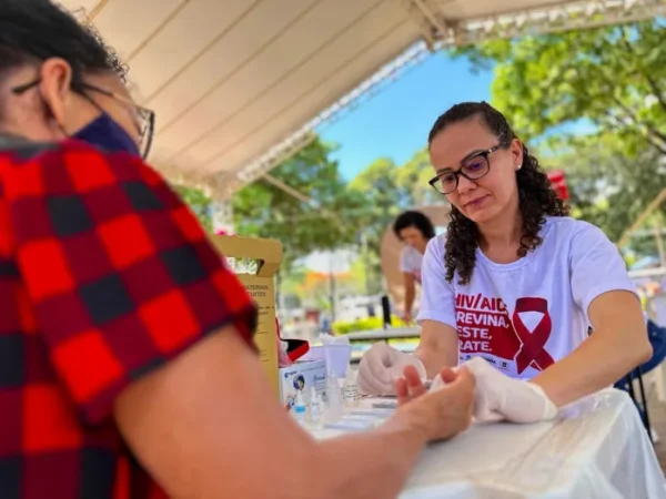 No mês de combate a Aids Ipatinga realiza ação de prevenção e conscientização em relação à doença