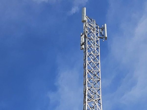 Nova 381 instala 26 torres para trazer 100% de conectividade aos usuários da rodovia