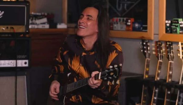 Nuno Bettencourt (Extreme) toca Van Halen e mostra toda a sua habilidade na guitarra