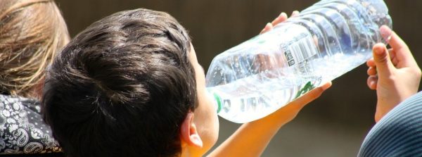 Onda de calor e baixos índices de umidade relativa do ar representam risco à saúde de idosos e crianças