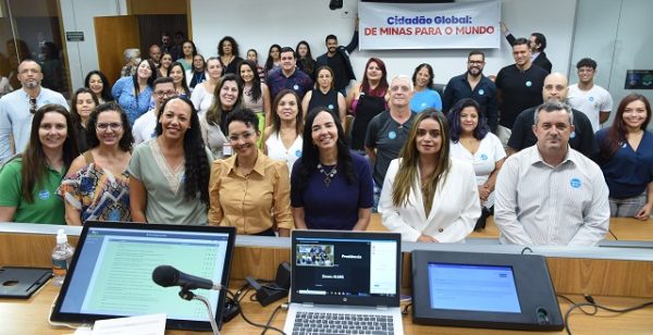 Oportunidades de intercâmbio transformam a vida de alunos de escolas públicas