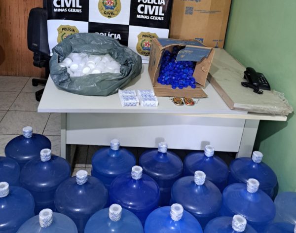 PCMG prende suspeito de “BATIZAR” água mineral em São José do Goiabal